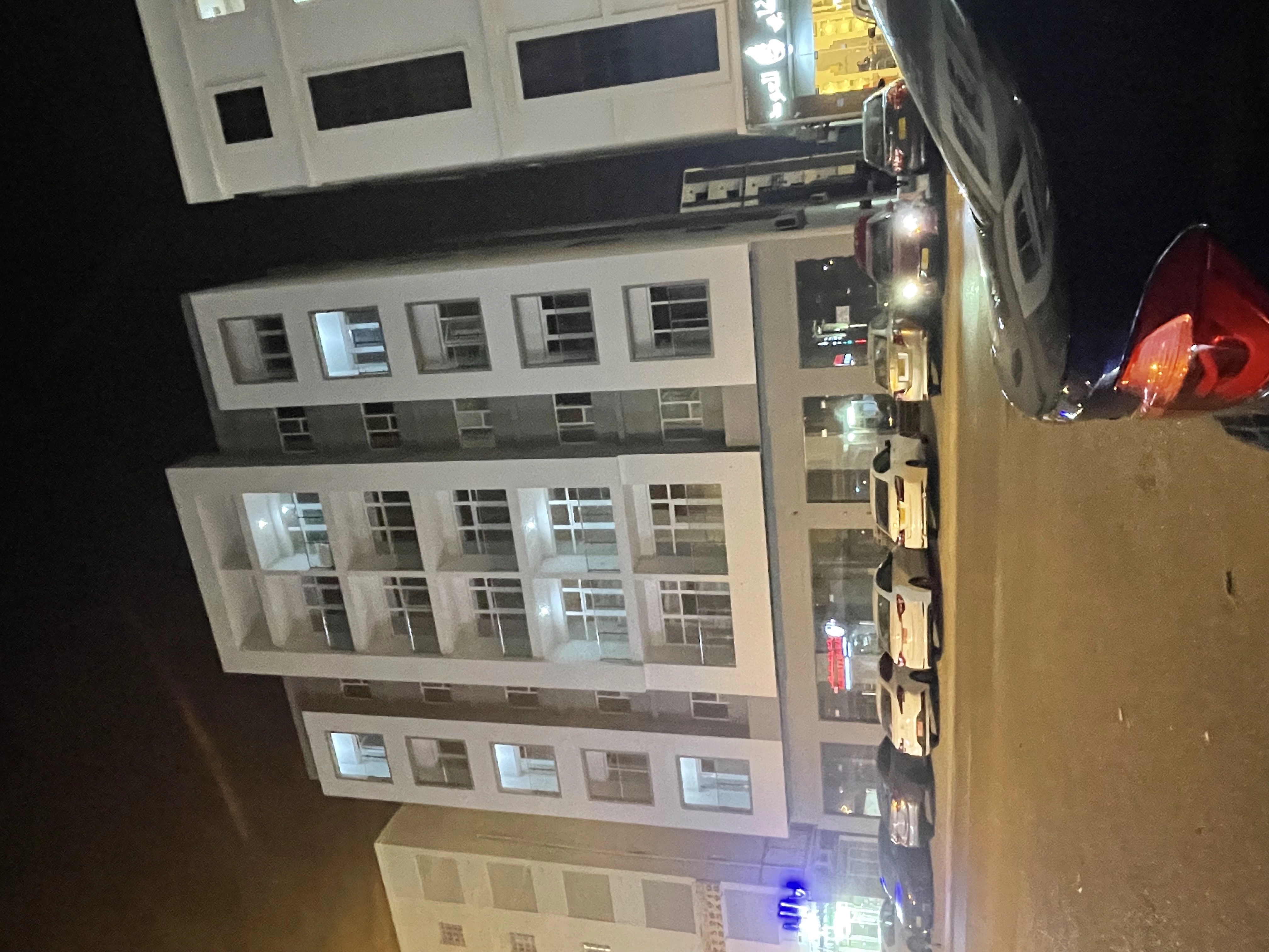 شقة للإيجار في الخوض مقابل الجامعة